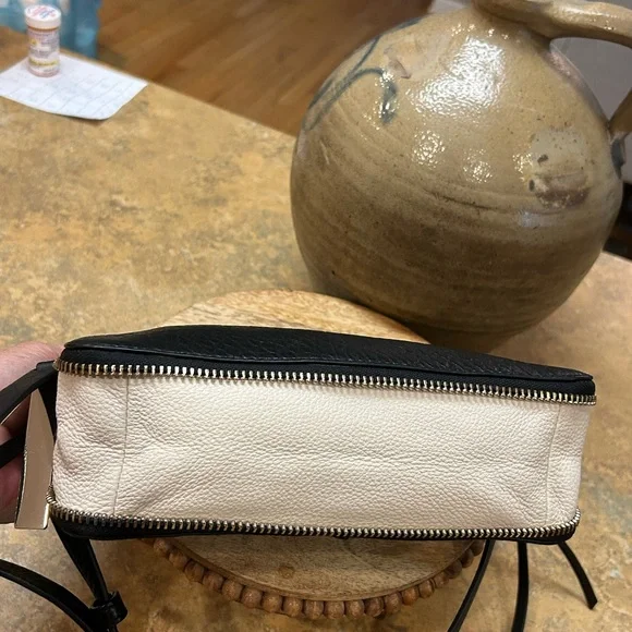 Vince Camuto Ida Textured Black Leather Crossbody Bag - Picture 9 of 12